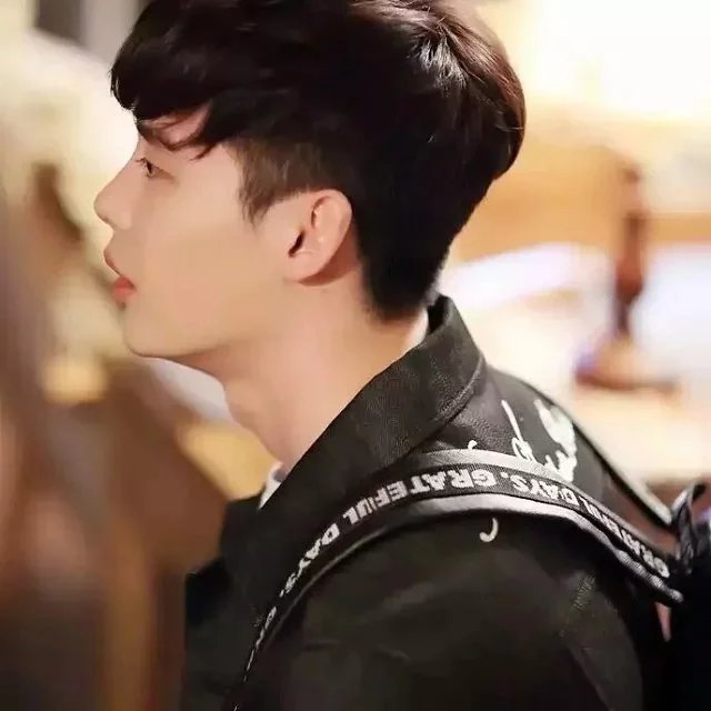 鲁瑗韦行